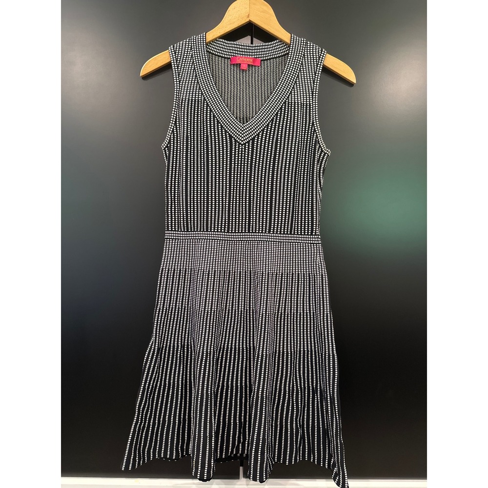 Catherine Catherine Malandrino Black White Knit V-Neck‎ Fit Flare Dress Small